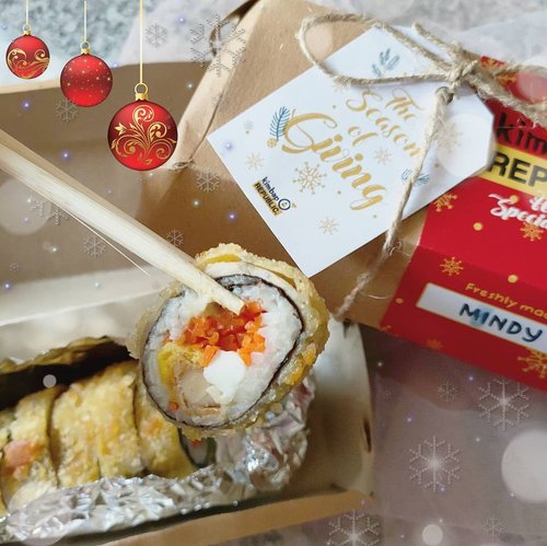 @kimbap.republic has a special Holiday menu and it's oh-so-yummy! It's called Holiday Bap, buat yang doyan savory, umami flavor pasti suka!

Uniknya lagi Holiday Bap ini dilengkapi pake Bolognaise sauce yang nyummyyy banget, i was surprised at how well the bap and bolognaise sauce go together, a must try!

#kimbaprepublic #kimbap #koreanfood
#reviewwithMindy
#homemade #recommended #yummy #BeauteFemmeCommunity
#clozetteid #sbybeautyblogger #bloggerindonesia #bloggerceria #bloggerperempuan #beautynesiamember #lifestyleblogger #lifestyle #lifestyleinfluencer #influencer #influencersurabaya #surabayainfluencer #endorsement #endorsersby #surabayablogger #endorsementid #openendorsement #bloggersurabaya #indonesianlifestyleblogger #indonesianblogger #surabayalifestyleblogger #surabayalifestyleinfluencer