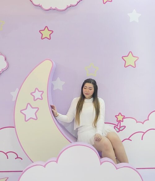 Although @cynthiansunartio and i are 2 grown ass women, we were happy as kids yesterday at Sanrio Playhouse at @lenmarcmall , roaming around and taking hundreds of pictures since the whole place is super cute and matches our kawaii aesthetic to a T!I honestly cannot choose a pic to post so i a posting a LOT 🤣. Whether you are taking your little kids here or just grown ups like us (who loves Sanrio), you will enjoy taking endless pics in the 8 exhibitions, so don't wait up if you are interested, they will be around until May 10th only!HTM IDR 40-60K, pretty worth it for Sanrio fans and if you plan to take loads of pics!#sanrioplayhouse #sanrioplayhouselenmarc #sanrio #kawaii #kawaiiaesthetic #sbybeautyblogger  #influencer #influencerindonesia #surabayainfluencer #beautyinfluencer  #bloggerceria #beautynesiamember  #influencersurabaya  #surabayablogger  #bloggerperempuan #clozetteid #girls #asian #personalstyle #surabaya #exhibition #surabayaevent #ootd #ootdid #lifestyle #lifestyleblogger #lifestyleinfluencer #pastelcolors