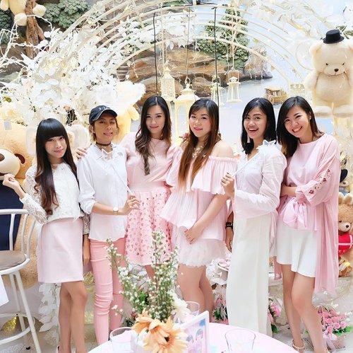 Dressed up in pink,  surrounded by Teddy Bears... Welcome to the world i want to live in 😄

Kawaii event with @shinzuiume_id today to celebrate the soft launch of their Body Mist.  Stay tuned for details on my blog soon! 
#shinzuiume #umebodymist #umebodymistlaunching #completeyourday #pink #pinkandwhite #kawaii #onepose #oneposecafe #girls #ladies #asian #kawaiiaesthetic #kawaiilife #clozetteid #beautyblogger #sbybeautyblogger #beautynesiamember #bloggerceria #ootd #ootdid #event #beautyevent #surabaya #bblogger #bbloggerid #surabayabeautyblogger #eventsurabaya #launching