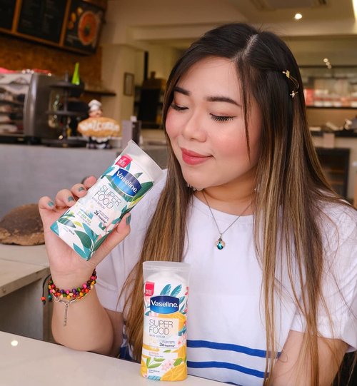 I am currently in love with this new and limited product from @vaselineid : Vaseline Superfood Skin Serum! Comes with three variants : Green Tea, Citrus and Cranberry – I currently have two but fully intending to get the Cranberry one too ASAP because I love them so much I simply have to have all three!

The Superfood Skin Serum is a very light, refreshing, easily absorbed lotion enriched with micro droplets of Vaseline Jelly to repair your skin and help you to achieve that desirable glowing skin. 
The green tea variant contains green tea extract which is known for having a high antioxidant benefit that dan hydrate your skin deeply for healthy and glowing skin.

I have been them everyday and my skin skin is loving them very much, they make my skin softer, bouncier and silkier from the very first time I tried it. Needless to say, I am highly recommending this product!

@Lazada_ID @BeautyJournal  #VaselineSuperfoodSkinSerum, #SuperskinEveryday, 
#VaselinexBeautyJournal 
#review #bodylotion
#sbybeautyblogger  #bblogger #bbloggerid #influencer #influencerindonesia #surabayainfluencer #beautyinfluencer #beautybloggerid #beautybloggerindonesia #bloggerceria #beautynesiamember  #influencersurabaya  #indonesianblogger #indonesianbeautyblogger #surabayablogger #surabayabeautyblogger  #bloggerperempuan #clozetteid #sbybeautyblogger  #girl #asian #surabayainfluencer