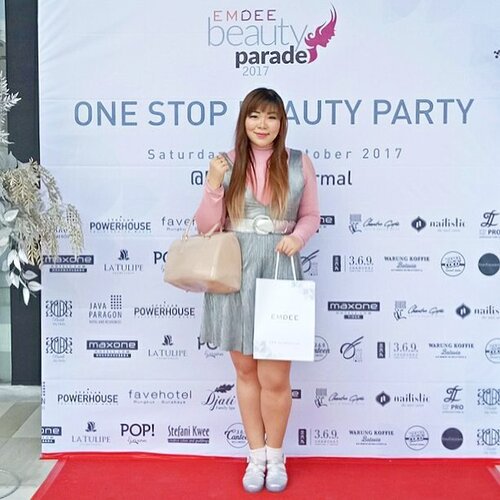 Congratulations @emdeeclinic @dr_leni_kumala for the new store opening! 
Attending their  One Stop Beauty Party earlier today 😊  with @cynthiansunartio and @amandatorquise

#skinclinic #eventsurabaya #infosurabaya #surabayaevent #blogger #bblogger #bbloggerid #beautyblogger  #clozetteid #sbybeautyblogger #bloggerceria  #aestheticclinic #girls #asian #influencer #beautyinfluencer #eventsurabaya #beautyclinic 
#emdee #emdeeclinic #emdeepakuwonmall #pakuwonmall #pakuwonmallsurabaya #event #beautyevent #indonesianblogger #indonesianbeautyblogger #surabayablogger #surabayabeautyblogger