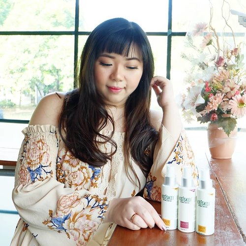 Want a healthy crop of hair and prevent yourself from hair loss?  Check out my review on @keiskeiindonesia @keiskeiofficial Hair Tonic and Hair Perfume Conditioner here : pinkandundecided.blogspot.com/2018/06/hair-o-logy-06-keiskei-indonesia.html?m=1

Special thank you to my beloved @sbybeautyblogger
!!! #Penumbuhrambut #Keiskei #Haircare #Perawatanrambut #Beauty #Kecantikan #Kesehatan #SBBxKeiskeiIndonesia #sbbreview #sbybeautyblogger  #clozetteid  #bloggerceria  #beautynesiamember #review  #bbloggerid #influencer #beautyinfluencer #haircare #antihairloss #indonesianbeautyblogger #surabayablogger  #surabayabeautyblogger #sponsored #endorsement #endorsementid #endorsersby #endorsementindonesia