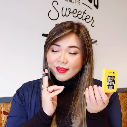 I finally got to try this super hype cushion, @superfacestudio Zoom In Mesh Cushion and it's making me reach for it everytime i go out as it's super easy to use and super fast too (it works a sunblock, makeup base and also foundation! So if you can do 1 step instead of 3... It's a very good thing, yes!!!). For my fair skin with pink undertone, the shae 001 Fair matches me nicely (check out my blog post for tricks to make it work if you think it's too pale) but if you have yellow undertone, go for 01 Light instead 😁. It is very light but able to conceal redness and makes my skin more even and it looks better with time!

Want to know more details about this product? Then don't forget to check out my in dept review here :  http://bit.ly/superfacecushion .

Interested? Grab yours on a special rate only at my @hicharis_official
Charis Shop : http://bit.ly/mgirl83charis (or you can click the link on my bio), or straight to the product here : http://bit.ly/mgirlssuperfacecushion .

#charisceleb #charis #superface #zoominmeshcushion #superfacezoominmeshcushion #superfacereview #zoominmeshcushionreview #review #cushion #meshcushion #cushionreview #clozetteid #sbybeautyblogger #bloggerceria #bloggerperempuan #indobeautysquad #beautynesiamember #bloggerindonesia #bloggerid #kbeauty #makeup #koreanbrand #koreancosmetics #koreanbeauty #girl #asian #influencer #beautyinfluencer