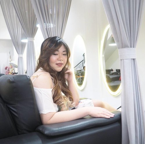 Good news for ladies (and gents)  in West Surabaya area,  there's a new salon in town! 
Introducing @luxesalon_sby , where you can get pampered from head to toe because not only they cater to all your hair needs, they also have nail services and even spa! 
Yesterday @_aphrodites_ had a lovely time being thoroughly pampered by them - i opted for hair spa that relaxed me like nothing else,  my hair is getting healthier and the head and shoulder massage was so divine! 
I also love the result of their blow dry,  the loose wave is just beautiful! 
So if you're looking for a high quality services with affordable price tag,  this is the place to go!

#aphrodites #aphroditesendorse #aphroditesrecommend #hair #salon #hairsalon #surabaya #surabayahairsalon #salonsurabaya #salonsurabayabarat #luxesalon #clozetteid #beautynesiamember #bloggerceria #sbybeautyblogger #influencer #surabayainfluencer #beautyinfluencer #sponsored #endorse #endorsement #endorsementid #endorsersby #girl #asian #wavyhair #longhairdontcare #beautyblogger