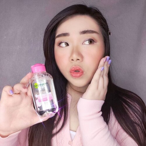 Aku tuh dulu termasuk yang skeptical sama Micellar Water, sampe akhirnya keracunan untuk nyobain pas Garnier ada promo gede-gedean dan sekarang aku paling suka pake Micellar Water donk untuk double cleansing 🤣. Micellar Waternya Garnier adalah yang pertama aku coba dan masih aku pake terus sampe sekarang karena emang bagus dan affordable, dua kriteria penting buat Mindy untuk keep on repurchasing somehing hahaha!Btw Garnier lagi ada diskon gede-gedean loh cuma di Waktu Indonesia Belanja, Tokopedia! Lagi ada diskon up to 50% + Cashback Rp 30rb kalau pakai kode voucher aku :" KOLGAR019 "Belum lagi, ada kolaborasi eksklusif dengan Melekat Sejiwa yg cuma ada di Tokopedia, so jangan sampe ketinggalan!#garnier #tokopedia #waktuindonesiabelanja #waktuindonesiabelanjatokopedia #wibtokopedia #infodiskon #infopromo #clozetteid #beautefemmecommunity #sbybeautyblogger #socobeautynetwork #startwithsbn