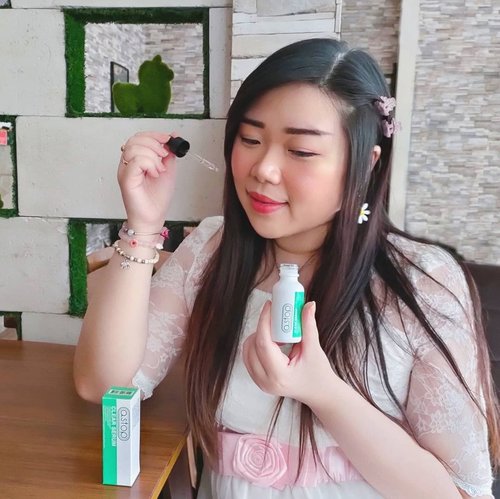 As someone with oily skin, although fortunately not acne prone, i am always wary about extra sebum and hormonal acnes. At the same time, i am also no spring chicken 🤣 so i also cannot afford to use products that doesn't give me enough hydration as well. Most acne preventing and curing serums has ingredients that doesn't agree with me (they make my allergy goes crazy) but i finally, FINALLY found one that is gentle and kind to my skin, gives me the hydration my skin needs but also really work to prevent acne from appearing from my skin : @a.stop4you Clear Serum "5 Days Miracle BHA Serum" .It has a thin, watery consistency, very light and easy to absorbed into the skin and gives deep hydration that i didn't expect from such a light serum. It doesn't have a strong scent that most acne preventing products have and really works well to keep acnes at bay even around my period (when usually my skin would act out the most).As far as acne preventing and curing serum goes, this is definitely the mildest but effective one and it works well even for sensitive skin like mine - so i definitely recommend this for everybody who want to prevent and or cure acne, no matter what your skin type is (because i believe this will also work well for drier skin type as it is really hydrating - but you should definitely use moisturizer too, preferably the one from this same line, the Clear Balm *which i will talk about next* as they really work well together)Available in 2 sizes (30ml and 55ml) You can get them at my Charis Shop (Mgirl83) for a special price or typehttps://bit.ly/astopserumMindyTo directly go to the product's page 😉.@hicharis_official @charis_celeb#Flush #Pimple #Excessive Sebum #A.STOP #CLEARSERUM #CHARIS #hicharis #reviewwithMindy #beautefemmecommunity#koreancosmetics #clozetteid #sbybeautyblogger #koreanskincare