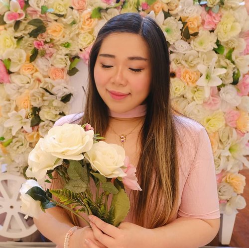 This would've been perfect as a Valentine post pic. Oh well... #makeuplook #softmakeup
#clozetteid #girl #asian
#sbybeautyblogger #flowers #pink #floral #motd #dressedinpink #indonesianfemalebloggers
#femaleblogger #girlygirl 
#bloggerindonesia #bloggerceria #beautynesiamember #influencer #beautyinfluencer #surabayablogger #SurabayaBeautyBlogger #bbloggerid #beautybloggerid #beautybloggerindonesia #surabayainfluencer #bloggerperempuan #indobeautysquad  #indonesianblogger #indonesianbeautyblogger #influencersurabaya