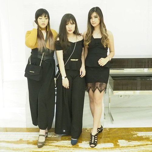 RBF Squad... Glammed up for @house2houseindonesia soft launching event

#ootd #ootdid #fashion #black #gold #girlsquad #personalstyle #girls #asian #blogger #bblogger #bbloggerid #beautyblogger #indonesianblogger #indonesianbeautyblogger #surabayabeautyblogger #surabaya #surabayablogger #sbybeautyblogger #clozetteid #clozettedaily #influencer #beautyinfluencer #surabayainfluencer #surabayabeautyinfluencer #ladies #fashioninfluencer #house2houseindonesia #sbbxhouse2house #personalstyleblogger