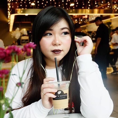 Need new earphones but you don't have a lot of budgets? You might want to consider @minisoindo 's earphones! Check out my review here 
http://bit.ly/minisoearphones .

#clozetteid
#sbybeautyblogger  #bblogger #bbloggerid #influencer #influencerindonesia #surabayainfluencer #beautyinfluencer #beautybloggerid #beautybloggerindonesia #bloggerceria #beautynesiamember  #influencersurabaya  #indonesianblogger #indonesianbeautyblogger #surabayablogger #surabayabeautyblogger 
#girl #asian #bloggerperempuan #miniso #minisoearphonesreview  #minisoearphone #lifestyle #lifestyleinfluencer #lifestyleblogger #earphones #earphonesreview