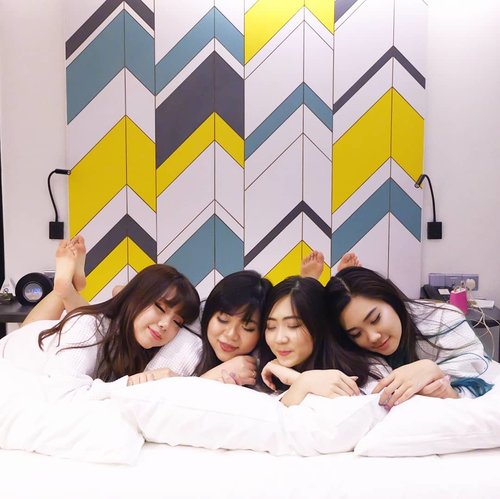 Sleeping beauties or telletubbies? Coz we definitely were cozy huddling together in @thekljournal 's super comfy bed 😄

To learn more about the hotel, go to :  http://bit.ly/kljournal1

#review #hotelreview
#kljournal
#bookmarkyourexperience #aphroditesXkljournal
#aphroditesoverseas #girls #clozetteid #beautynesiamember #sbybeautyblogger #bloggerceria #blogger #bblogger  #beautybloggerid #beautybloggerindonesia #influencer #beautyinfluencer  #travel #trip #wanderlust #jalanjalan
#pinkinKL #pinkinKualaLumpur #kualalumpur #pinkinmalaysia #malaysia #travelblogger #vlogger #mygirlsquadisbetterthanyours