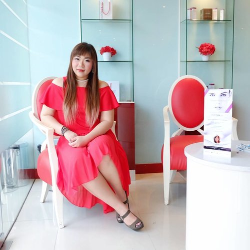 Dressed in red yesterday at @esl_euroskinlab 's afternoon soiree to learn about their newest treatment IBFT, which is the revolutionary botox treatment without injection! 
#euroskinlab #newtreatment #skinclinic #esl #esc  #womanblitzpartner #eslevent #eslanniversary #eventsurabaya #infosurabaya #surabayaevent #blogger #bblogger #bbloggerid #beautyblogger #event #beautyevent #clozetteid #sbybeautyblogger #bloggerceria  #aestheticclinic #girl #asian #influencer #beautyinfluencer #eventsurabaya #beautyclinic #treatment #ootd #dressedinred