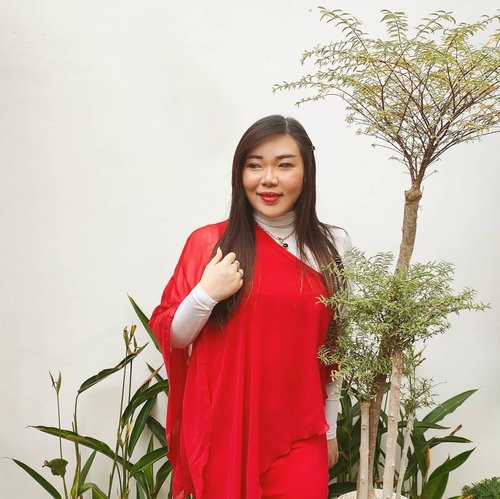 Happy weekend guys!!

For those asking about the red dress, i'm sorry i can't remember anymore where i got it from - bought it long time ago and just wore it recently hehe, most probably online.

#ootd #ootdid #whitehousesurabaya  #clozetteid #sbybeautyblogger  #BeauteFemmeCommunity #notasize0  #personalstyle #surabaya #effyourbeautystandards #celebrateyourself #mybodymyrules