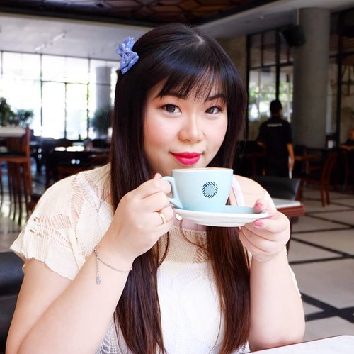 Sipping the tea when it's hot be lyke... Ofc, i drink coffee, but you get the gist!

#fotd #motd #clozetteid 
#makeup  #sbybeautyblogger #bloggerceria #beautynesiamember #girl #asian #blogger #indonesianblogger #indonesianbeautyblogger  #surabayablogger #surabayabeautyblogger #influencer #beautyinfluencer #makeupaddict #makeupjunkie #beautybloggerindonesia  #surabaya #surabayainfluencer #influencersurabaya  #makeuplook #beautybloggerid  #beautyjunkie  #surabayainfluencer #girlygirl #coffeetime☕ #coffeeislife #coffeeislife