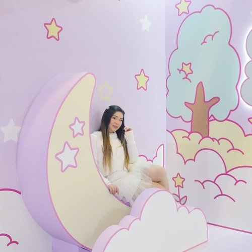 My hair length at the end of March, it grows very rapidly, imagine the length now... #sanrioplayhouse #sanrioplayhouselenmarc #sanrio #kawaii #kawaiiaesthetic 
#sbybeautyblogger  #influencer #influencerindonesia #surabayainfluencer #beautyinfluencer  #bloggerceria #beautynesiamember  #influencersurabaya  #surabayablogger  #bloggerperempuan #clozetteid #girl #asian #personalstyle #surabaya #exhibition #surabayaevent #ootd #ootdid #lifestyle #lifestyleblogger #lifestyleinfluencer #pastelcolors