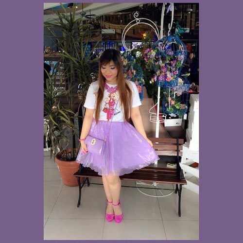 #ootd #clozetteid #clozetteidgirl #outfit #dresscode #moschinobarbie #themedlook for @lj.storie #birthdayparty #tutuskirt #tutu #moschinobarbietee from @moop_pee #barbie #girl #pink #purple #violet #girly #makeup by @laurensiamega #mua #recommended #makeupartist #surabayamua #sponsored #blogger #beautyblogger #fashionblogger #endorse @lecielbleusurabaya