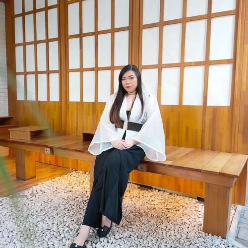 Minasan, kon'nichiwa. Watashi wa okita bakaridesu. 

Translation by Google translate no need to swear at me, it's fasting time 🤣.

#ootd #ootdid #clozetteid #sbybeautyblogger  #BeauteFemmeCommunity #notasize0  #personalstyle #surabaya #effyourbeautystandards#japanesestyleootd #japanesevibes