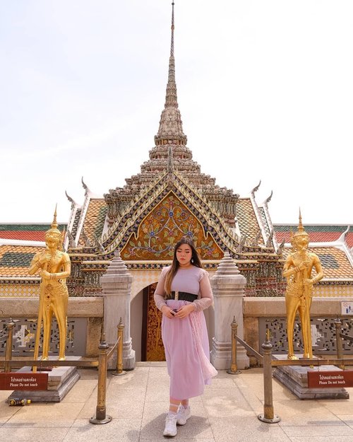 I didn't look too thrilled about having to buy a skirt to enter the Grand Palace despite the fact that i was already wearing a maxi dress... #grandpalace #thegrandpalace#grandpalacebangkok#bangkok#pinkinthailand #clozetteid #sbybeautyblogger #beautynesiamember #bloggerceria #influencer #jalanjalan #wanderlust #blogger #indonesianblogger #surabayablogger #travelblogger  #indonesianbeautyblogger #indonesiantravelblogger #girl #surabayainfluencer #travel #trip #pinkjalanjalan #bloggerperempuan  #asian  #thailand #bunniesjalanjalan #pinkinbangkok #ootd  #traveltheworld