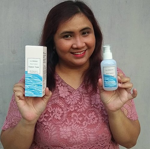 Hello! I have recommendation Essence Toner which is suitable for all skin type ☺️ GLOWBERRY Moist Vitafresh Essence Toner. 
This nourishing toner makes your skin glowing, moisturized and brighthen by gently peeling impurities from skin, balances the skin's PH Level and smoothens skin texture. 
You can use it every morning and night at the first step of skincare. Just gently spread in your skin texture and tap softly to help absorption into skin. 
I have used this product for a week before bed. My oily skin is getting smooth, glowing and moist. The texture is thick but it has quick absorption, silky without sticking and doesnt have any strong fragrance. 
This product is suitable for all skin-type without oil. 
If you wanna know or buy, you can just directly check My Charis Shop on MY BIO because you will GET SPECIAL PRICE on my shop !!☺️ Thank you @glowberry_official @charis_celeb @hicharis_official #charis #charisceleb ♥️ REVIEW BAHASA INDONESIA DIKOMEN ♥️ #glowberry #moistvitafresh #essencetoner #skincare #skincarekorea #skincareroutine #skincaretips #skincareshop #skincareblogger #skincarereview #toner #essence #skincareaman #skincareproducts #skincareaddict #skincarealami #facetoner #tonerwajah #clozetteid