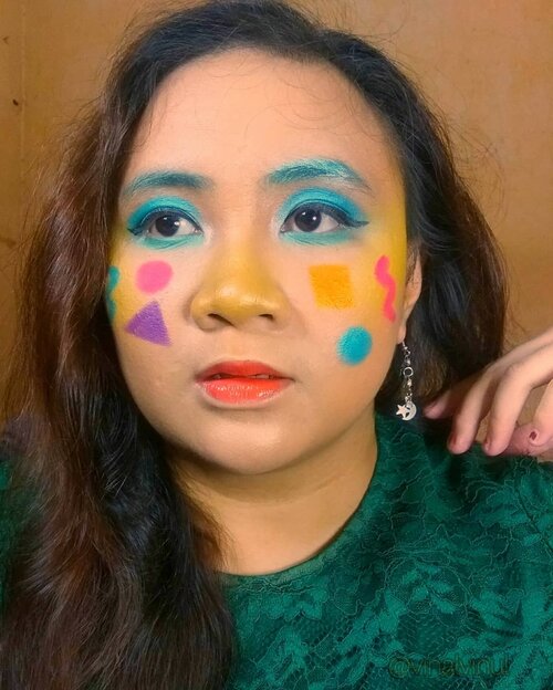 [ RE-UPLOAD 😝] Inspired by @pinterest @gothfruits 
Im sorry because I reuploaded this photo because actually I did this tutorial before, but I deleted it unconsciously!!🤣 So I think I'll just give the detail here 💛

I used @beautyglazed Gorgeous Me Eyeshadow Pallete & Mangee Brush to make the details 💙

I bought all the stuff in @raya_beauty and the price is under 200k 💟💟💟!! You can just go through @shopee_id on their bio. ☠️ Sorry for any 'sok cute' pose on last slides 😋  #easyfacepainting #squaremakeup #roundmakeup #trianglemakeup #worm #wormmakeup #paramore #makeup #makeuptutorial #tutorialmakeup #creativemakeup #easyfaceart #facepaint #facepainting #facepainter #facepaints #facepaintersofinstagram #facepaintingkids #facepaintings #artmakeup #artface #creativemakeup #makeupkarakter #makeupkarakterindonesia #clozetteid