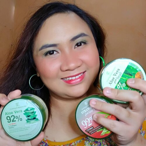 Hai #sobatcantikku hari ini aku merekomendasikan Produk Perawatan multifungsi hanya dengan 1 produk saja yaitu @sybofficial.id Soothing & Moisture Gel Aloevera 😍. Disini ada 3 varian yaitu Original Aloevera, Strawberry Aloevera, & Aloevera plus Snail. Unik bangetkan? 😭

Sumpah!! Yang Strawberry + Aloe Vera wanginya manis banget, Strawberry banget, ada sensasi adem dan seger banget 😍😍😍 Fungsi dan kegunaannya banyaakkk banget. Ketiga produk ini bisa untuk Melembabkan Tubuh dan Wajah, untuk Sunburn, untuk Masker Rambut, untuk Kompres Mata, untuk Bugs Bite, & banyak kegunaan lainnya. 
Aku denger-denger sih bahan aktifnya dari Australia ☺️. Apalagi udah BPOM dan CPKB juga jadi sudah pasti aman dan kita makin mantap memakai produk ini.  Terimakasih @sybofficial.id & @beautygirls.squad 😘❤ #aloevera #aloe #skincare #skincareroutine #skincareindonesia #moisturizer #moist #soothing #nature #alami #skincaremurah #skincarenatural #skincaretips #skincsrelover #skincarereview #skincarejunkie #bodycare #bodygel #clozetteid