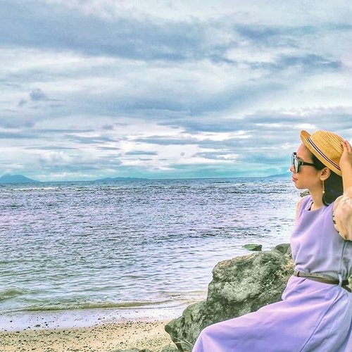 Ke Pantai tapi gak mw kebakar matahari be like 😎 #throwback .
.
#beach #summer #anyer #ootd #travel #krakatoa #sky #indonesia #sea #travelinspiration #igtravel #ggreptravel #clozetteid #beautybloggerindonesia #blogger