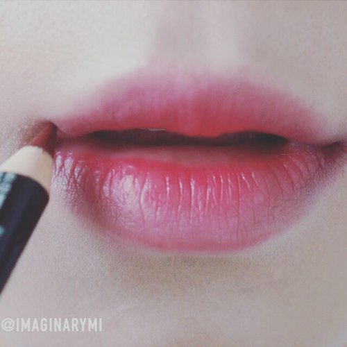 American Ombre Lips 💋 @indovidgram @indobeautygram #makeuptutorial #ivgcommunity #ivgbeauty #indobeautygram #clozetteid #ombrelips #hudabeauty