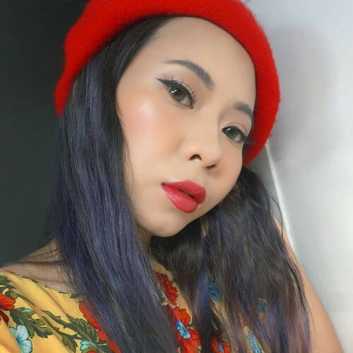 🎵🎶 If I hurt you I'm afraid God's gonna teach me a lesson🎶🎵Looping @sushitrash Attention all day.. pas bgt gloomy terus bbrp hari ini...😿..Makeup:Bb cream @etudehouseofficial @indonesia_etudehouse Eyebrows @sariayu_mt Eyeliner @kpalette_id Highlighter @fentybeauty Contact lenses @x2softlens Lipstick @fanbocosmetics ..#makeuplook #joji #radenayublog #tampilcantik #ragamkecantikan #inspirasicantikmu #clozetteid #radenayublog