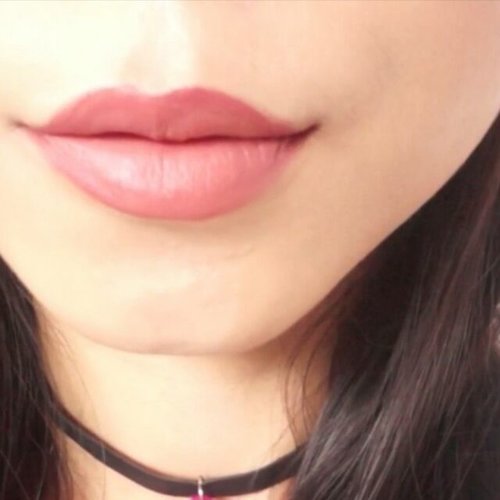 How to get fuller lips 💋 @indovidgram watch full video 👉 http://bit.ly/makeupSpring 🌼#ivgcommunity #ivgbeauty #hudabeauty #clozetteid #colourpopcosmetics #nyx