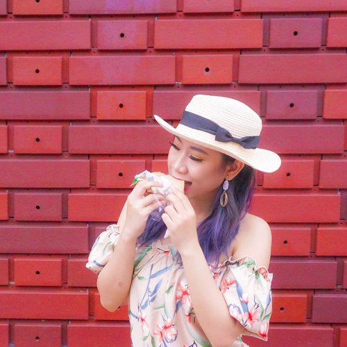 Omnomnom... Sarapan sandwich beli di konbini. Enak bergizi 😁 ada banyak pilihan makanan yg wajib dicoba di konbini Jepang. Baca selengkapnya di www.radenayublog.com 🍛🍲..#radenayublog #potd #japan #ueno #tokyo #food #ootd #traveljapan #japantrip #travelblogger #traveltokyo #tokyotrip #uenopark #breakfast #eat #konbini #travelblog #jntoid #japan_vacations #japanesefood #clozetteid #purplehair #igjapan #instajapan igtokyo #instastyle #instatravel #igtravel #instatokyo