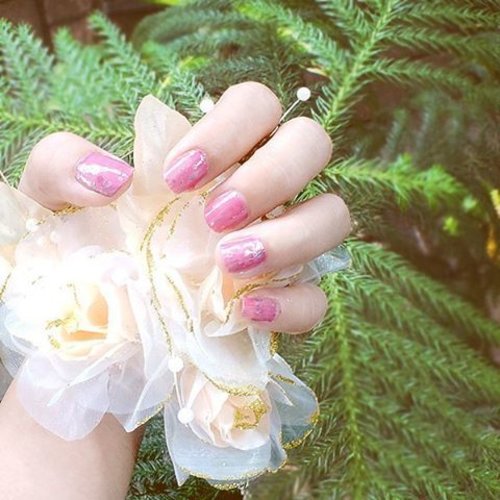 Spring pink nails 💅 #sociollachallenge #mybeautyadventure #utamaspice #notd #advday8 #clozetteid #pink