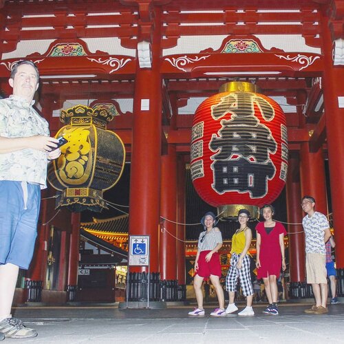 Kejadian lucu yg ngeselin tp ngangenin... Photobomb pas lg asik foto2 pas traveling😂..#radenayublog #photobomb #ClozetteID #throwback #asakusa #kaminarimon #japantravel #tokyotravel