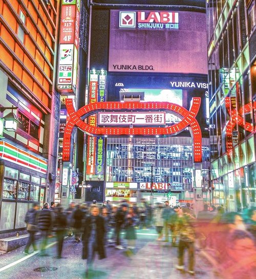 Kalo ke Tokyo selalu mampir ke sini, soalnya feel nya beda 😁😂..#kabukicho #shinjuku #tokyo #japan #throwbackthursday #igjapan #igtokyo #instatokyo #instajapan #instatravel #igtravel #traveltokyo #travelphotography #travelinspiration #clozetteid #radenayublog #jepang #tokyojapan