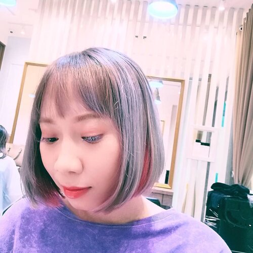 Gak sabar ke salon lg.....#haircolor #unicornhair #rainbowhair #shorthair #ashgreyhair #radenayublog #clozetteid #throwback