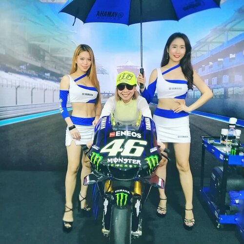 Mom took these photos 😊 had an awesome weekend 💖..#Motogp #vr46tribe #vr46fans #radenayublog #sepangcircuit #malaysia #Clozetteid #yamaha #sepanginternationalcircuit #ootd