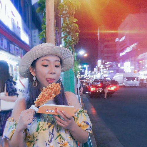 いただきます 🍢Kamu makan malamnya apa?Btw, ini jajanan Korea yg ada di Shin Okubo alias Korea Town di Tokyo 😊..#shinokubo #streetfood #throwback #japantrip #traveljapan #tokyo #tokyojapan #visitjapan #igjapan #instajapan #instastyle #instafood #foodjapan #instatokyo igtokyo #tokyotrip #jepang #shinjuku #clozetteid #blogger