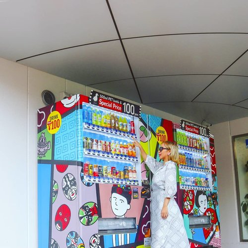 Chinatown di Yokohama punya vending machine yg unik design nya.. trus, kalo lagi hari libur di Jepang, rame bgt....#radenayublog #yokohama #throwback #japan #jepang #ClozetteID #chinatown #vendingmachine