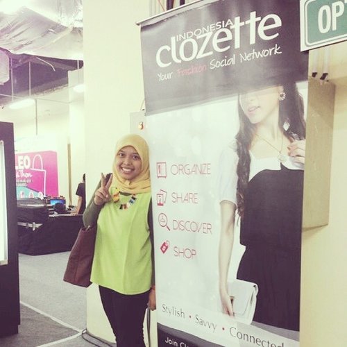 Standed in front of #ClozetteID 's banner and proud of @clozetteid to be official media partner for #CleoShopAThon #ShoppingStreet #insta #Instadaily #Hash_tagram