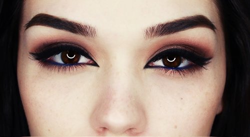 Bronze eyes with Arabic liner makeup - Makeup Tutorial
