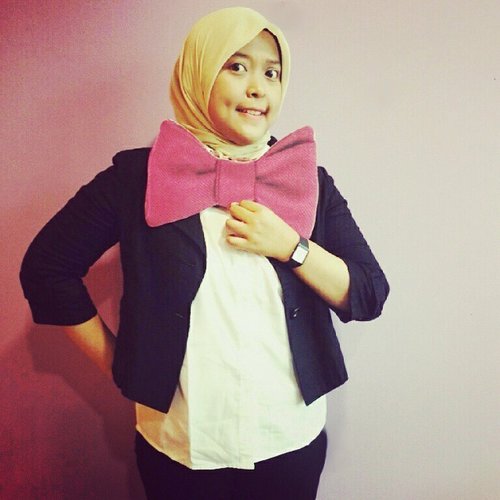 Do I look angry???! :D #Clozetteid #tie #Hijab #Face #expression #OOTD #Look #Bitchy