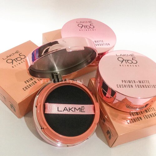 ada nggak disini yang suka pakai complexion tapi suka males karena complexionnya gak ada spfnya?jangan sedih karena @lakmemakeup punya cushion yang udah sekaligus ada spfnya, yaitu Lakme 9 to 5 Reinvent Primer + Matte Cushion Foundation. selain itu cushion ini juga sudah di lengkapi primer, jadi praktis banget untuk dibawa kemana-mana..untuk info lainnya, langsung baca aja di blog aku ya❤️. seperti biasa, linknya ada di bio aku ya 💚❤️.@clozetteid #clozetteid #cushionserbabisa #lakmemakeup #lakmexclozetteidreview #balibeautyblogger  #bloggerindonesia