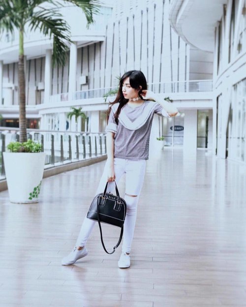casual outfit for afternoon stroll 👣

#ootd #GraziaXECCO #womenshapetheworld #eccoshoesindonesia @grazia_id @eccoshoes
.
.
.
.
.
.
.
.
.
#tagsforlikes #vscocam #vscodaily #vscogood #vscoforlife igers #instahub #instalove #instafashion #fashioninfluencer #fashionblogger #fashionbloggerid #indonesianblogger #fujifilmxt10 #fujigirl #35mmf2 #streetstyle #clozetteid #CIDStreetStyle #ootd #ggrepstyle #ootd #endorseindo #styleblogger #bloggerjkt #bloggerindo #fashionbloggerjkt