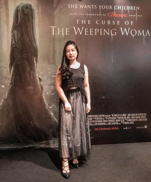 Going for the classy goth look for #TheWeepingWomanid premiere launch! I know most of you probably watched all the Conjuring Series already, and this one is also from their maker. Don't doubt the thrill, like seriously, even i screamed outside the studio just because of the moving trailer on screen, ask my sister how embarassed she was 🤣 but seriously, giving you nightmares starting from 17 April, so book your tickets now 😣😣 #clozetteid