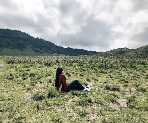 Kalo ditanya tentang resolution tahun 2018; simply aku cuma pengen bisa lebih sering lagi punya me-time dimana aku bisa enjoy the time to myself more.
Banyak banget orang terdekat aku yang bilang kalau terkadang aku terlalu banyak bekerja sampe-sampe lupa untuk manjain diri sendiri. Untuk resolusiku tahun ini, aku janji akan lebih berusaha punya hidup yang lebih balanced, antara kerja dan have fun. Selain supaya gak gampang stressed dan kelelahan, supaya aku juga lebih bisa menikmati hidup. Karena after all, kalau bukan aku sendiri yang take care of myself, siapa lagi? .
.
#clozetteid #ClozetteIDxHP #HPEnvy #ReinventLimits