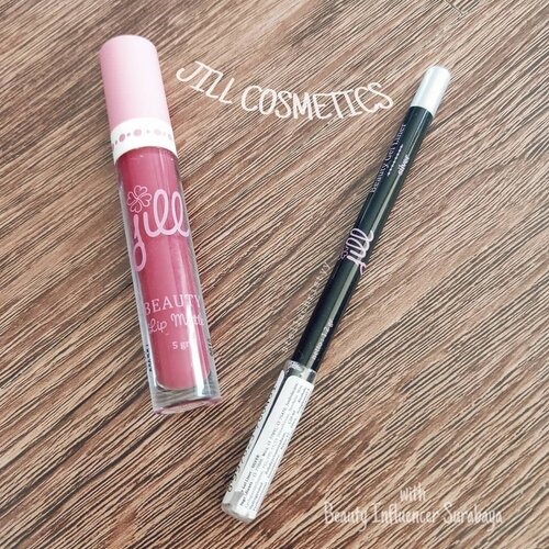 Jill Cosmetics ~
Lip Matte shade 06 Fuchsia Berry - super Pigmented!! warnanya cakep bangett dan full coverage! ga bikin bibir kering juga loh! 
Gel Liner Silver- warnanya langsung keliatan sekali coret, ga sakit saat di aplikasikan! 
kedua Produk ini merupakan Produk Lokal 😁
ig: @stellachristyy