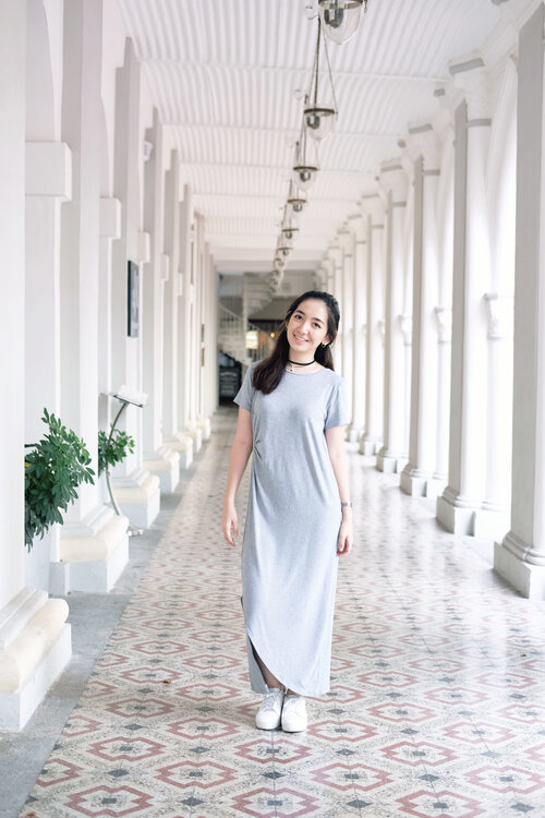 Definitely not an ordinary grey maxi dress. This maxi dress that I got from The Editor's Market has a unique details. The unique details that I really love are the gathered side and asymmetrical hemline.
 I really love to wear white sneakers recently, because I realised that white sneakers are neutral and go well with everything. So I wore my classic white sneakers to keep my outfit simple but on point ;) And instead of wearing necklace, I chose to wear choker whenever I feel "empty" on my neck.