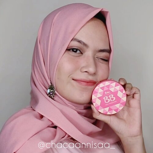 Girlss, ini niih my current daily cushion yg beberapa hari lalu aku kenalin ke kalian, @fanbocosmetics BB Aqua Foundation❤️.Mini review:Selain packagingnya yg gemes gemes, aku cukup setuju dengan claim high moisturizer, non comedogenic, pore minimizer, double brightening effect, SPF 30 PA ++. Karna aku merasa hasilnya seperti satin di kulitku, menyamarkan penampakan pori pori aku, dan ga menimbulkan komedo di pori pori aku. Namun untuk claim long lasting formula up to 8 hours, di kulit aku yg combination to oily hanya bertahan di 6-7 jam di dalam ruangan dan tanpa setting powder. Tp masih bisa di maklumi❤️.Overall, cushion ini #Approvedbycha dan jd favorite aku sekaraang✨.@fanbocosmetics @beautyranger.id #BRXFANBOCOSMETICS #BRPROJECT #FANBOCOSMETICS #BBAQUAFOUNDATION #ReviewCushion #CushionLokal #LocalProduct #ClozetteID