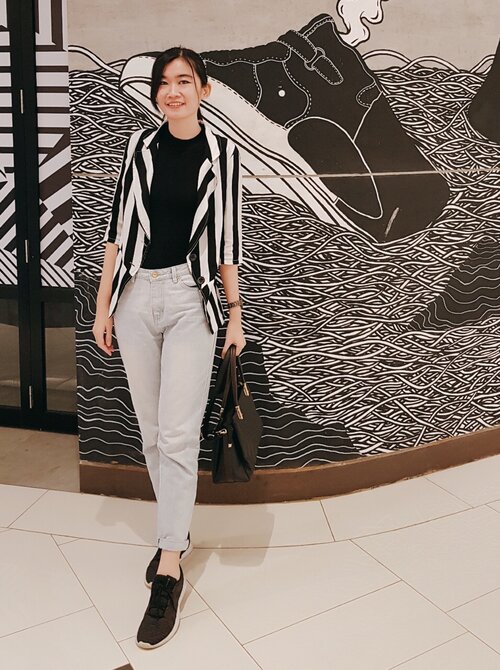 monochrome: http://www.stephaniesjan.com/2021/01/what-i-wore.html