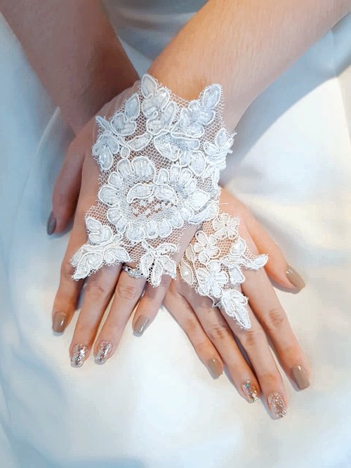 bride nails: http://www.stephaniesjan.com/2020/12/pre-wedding-part-2.html