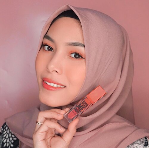 Hi, ada good news nih buat kalian! Jadi @flormarindonesia baru aja launching produk baru yaitu Kiss Me More Lip Tattoo (Ada 16 shades). Wow banyak banget yah! Packagingnya unik deh dan yg paling aku suka itu formulanya ringan banget, nggak lengket, dan nggak bikin bibir kering.Anw, lg ada Special Price jg loh dari Rp 165.000 (Regular Price) jadi Rp 120.000 aja dan promonya ini cuma berlaku selama bulan Februari 2020 (Available at all Flormar boutique, C&F store online and offline, also at Sociolla). 🤗@flormarindonesia @cnfstoreofficial #flormarID #kissmemore #wearitmore@JakartaBeautyBlogger #JakartaBeautyBlogger#JakartaBeautyBloggerFeatFlormarIndonesia