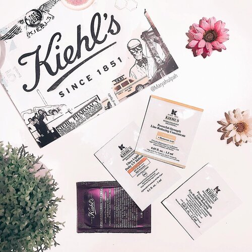 Yeay ini dia produk kiehls yang aku dapat. Saat ini memang skin concern aku itu aging. Walaupun usia masih di bawah 30, kita harus sudah mulai merawat kulit dengan produk aging karena untuk mengurangi timbulnya garis-garis dan meningkatkan elastisitas kulit. Jadi aku menggunakan produk @kiehlsid yang sesuai dengan skin concern wajahku saat ini.Kalian juga bisa langsung datang ke store @kiehlsid terdekat untuk skin consultation dengan skin expert. Jangan lupa sebut nama ku untuk bisa dapetin sample produknya gratis loh! Oh iya share experience kalian juga ya di instagram setelah konsultasi dan dapat sample produknya.Buat di kota kalian yang belum ada store Kiehls jangan sedih dulu, karena kalian bisa skin consultation via whatsapp dengan skin expert Kiehl's tapi belum bisa dikirim ya sample nya hihi, sample produk nya hanya ada di store Kiehl’s. Selamat mencoba! #kiehlsid #TryKiehls #TryBeforeYouBuy